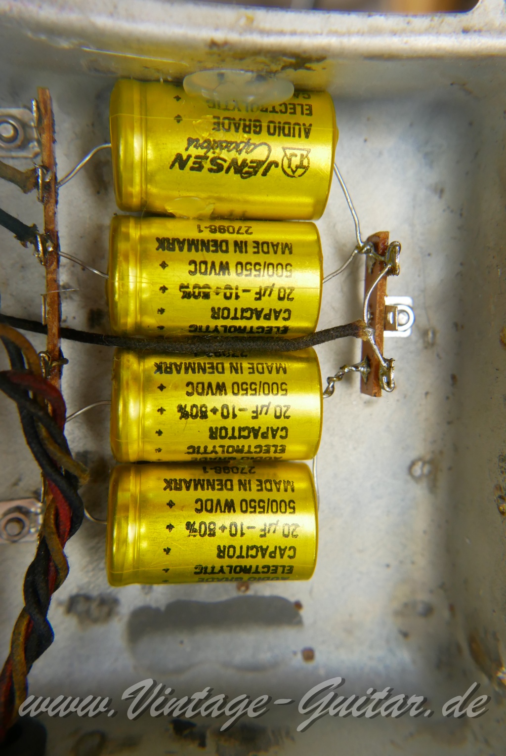img/vintage/6029/Fender Bassman_5F6A_Tweed_narrow_panel_1960-017.jpg
